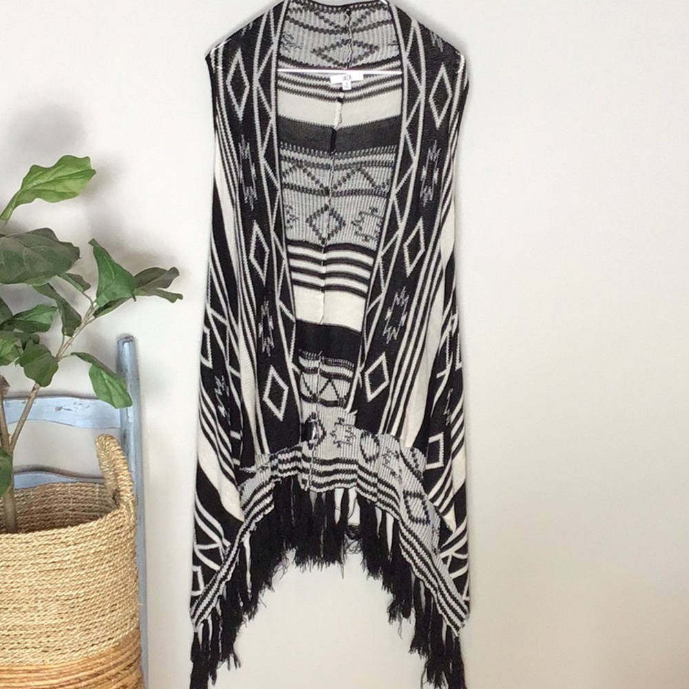 Jack > Black and White Aztec Sleeveless Vest Small